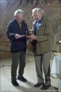 Křest ACTA SPELEOLOGICA - Kůlna v Kůlně - doc. Valoch a prof. Musil