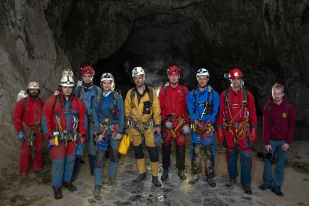 Jeskyňáři Jan Sirotek a Petr Chmel na extrémní cestě od propadání Sloupského potoka po vývěr Punkvy, 15. 10. 2023