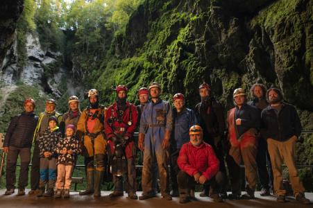 Jeskyňáři Jan Sirotek a Petr Chmel na extrémní cestě od propadání Sloupského potoka po vývěr Punkvy, 15. 10. 2023