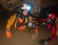 Jeskyňáři Jan Sirotek a Petr Chmel na extrémní cestě od propadání Sloupského potoka po vývěr Punkvy, 15. 10. 2023