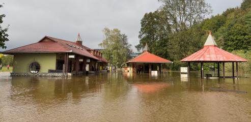 Povodňové jezero před Sloupsko-šošůvskými jeskyněmi 16. září 2024